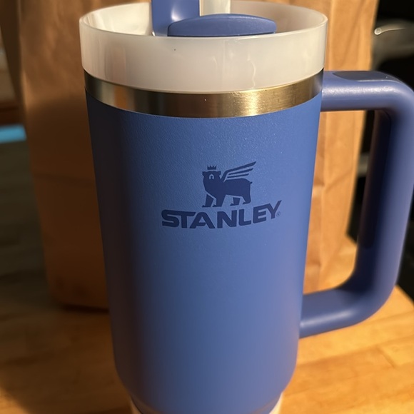 Stanley cup 30oz - Picture 3 of 5